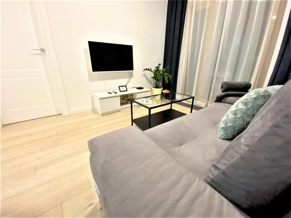 Exclusive 2Br! Apartment In Center +Netflix +Gym Varsó Kültér fotó