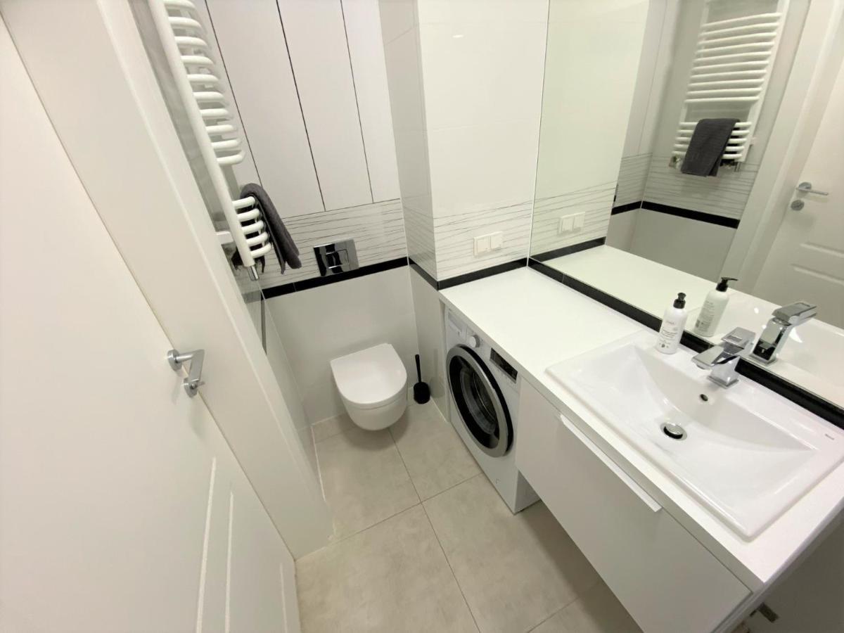 Exclusive 2Br! Apartment In Center +Netflix +Gym Varsó Kültér fotó