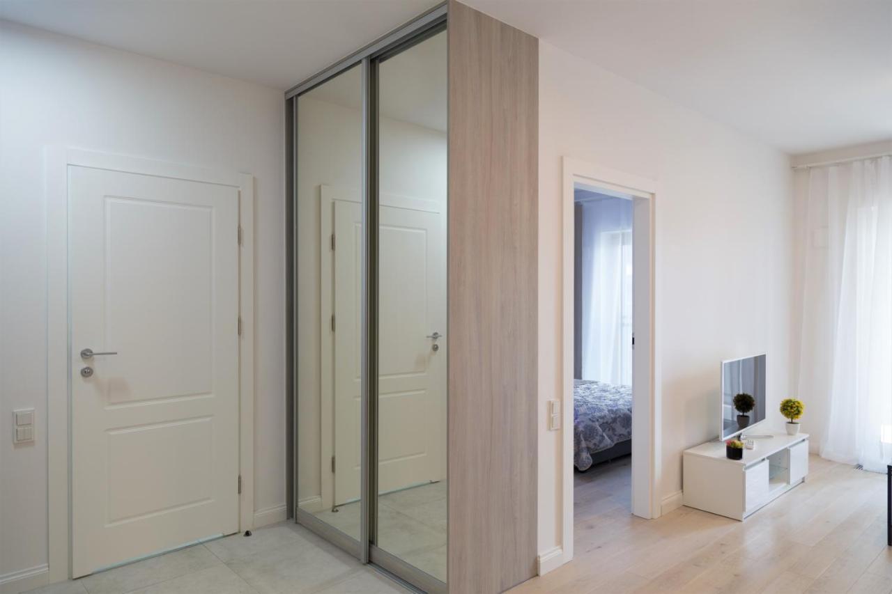 Exclusive 2Br! Apartment In Center +Netflix +Gym Varsó Kültér fotó