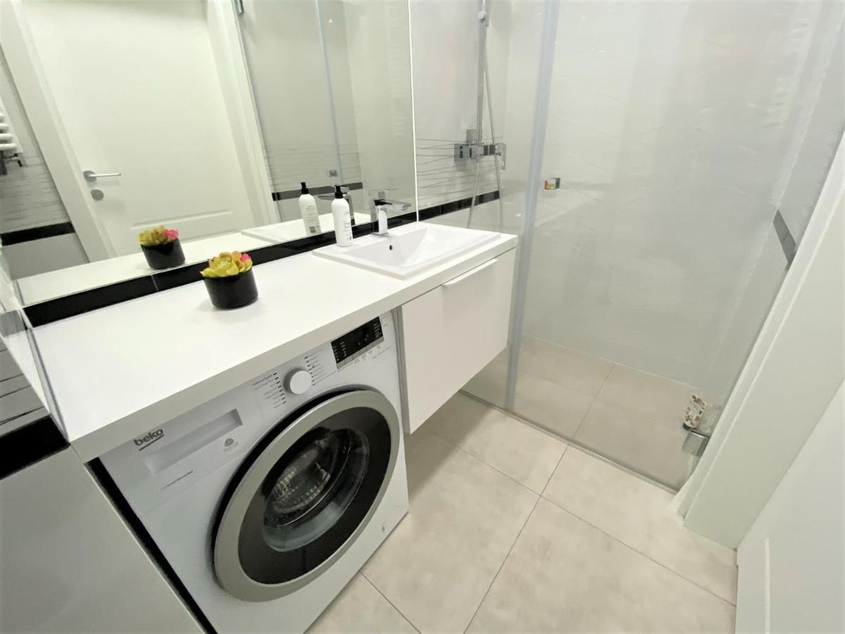 Exclusive 2Br! Apartment In Center +Netflix +Gym Varsó Kültér fotó