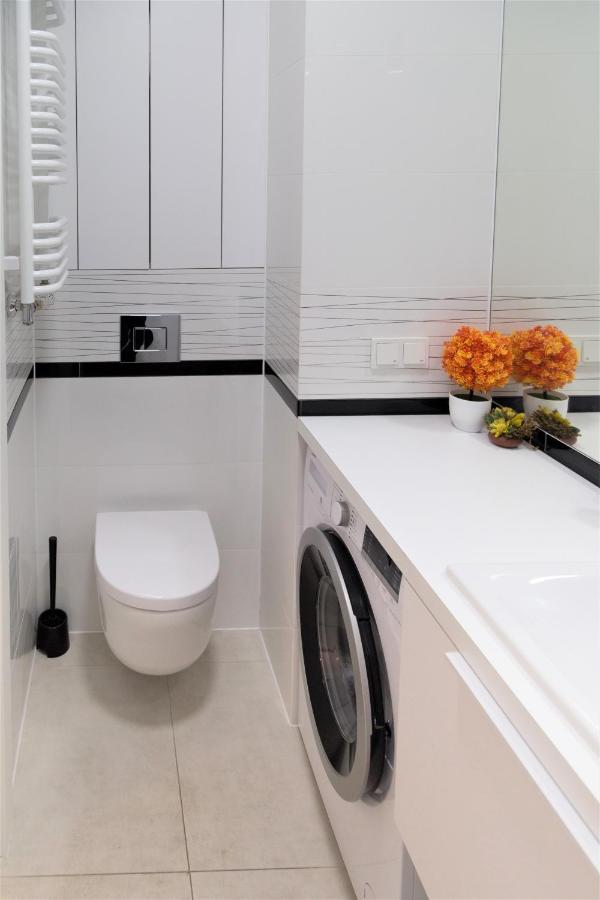 Exclusive 2Br! Apartment In Center +Netflix +Gym Varsó Kültér fotó