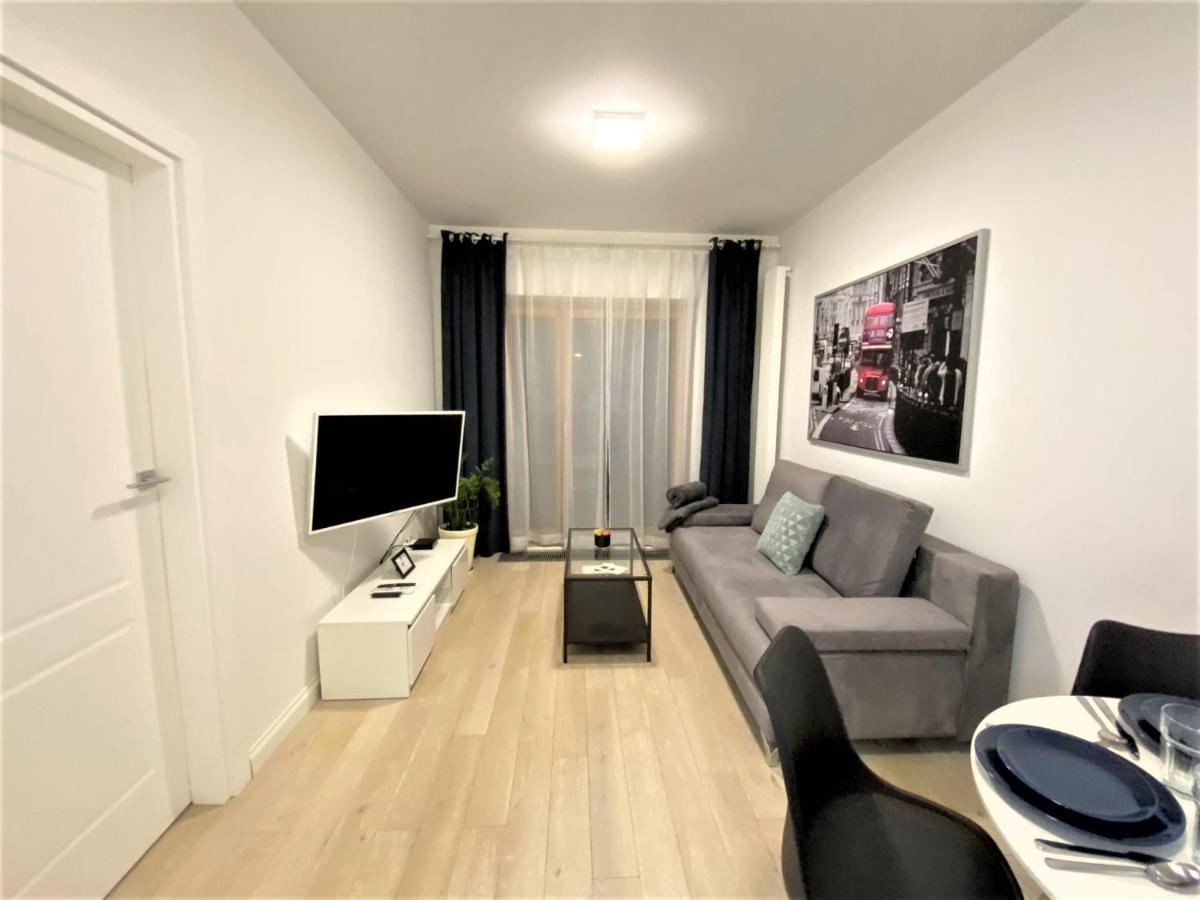 Exclusive 2Br! Apartment In Center +Netflix +Gym Varsó Kültér fotó