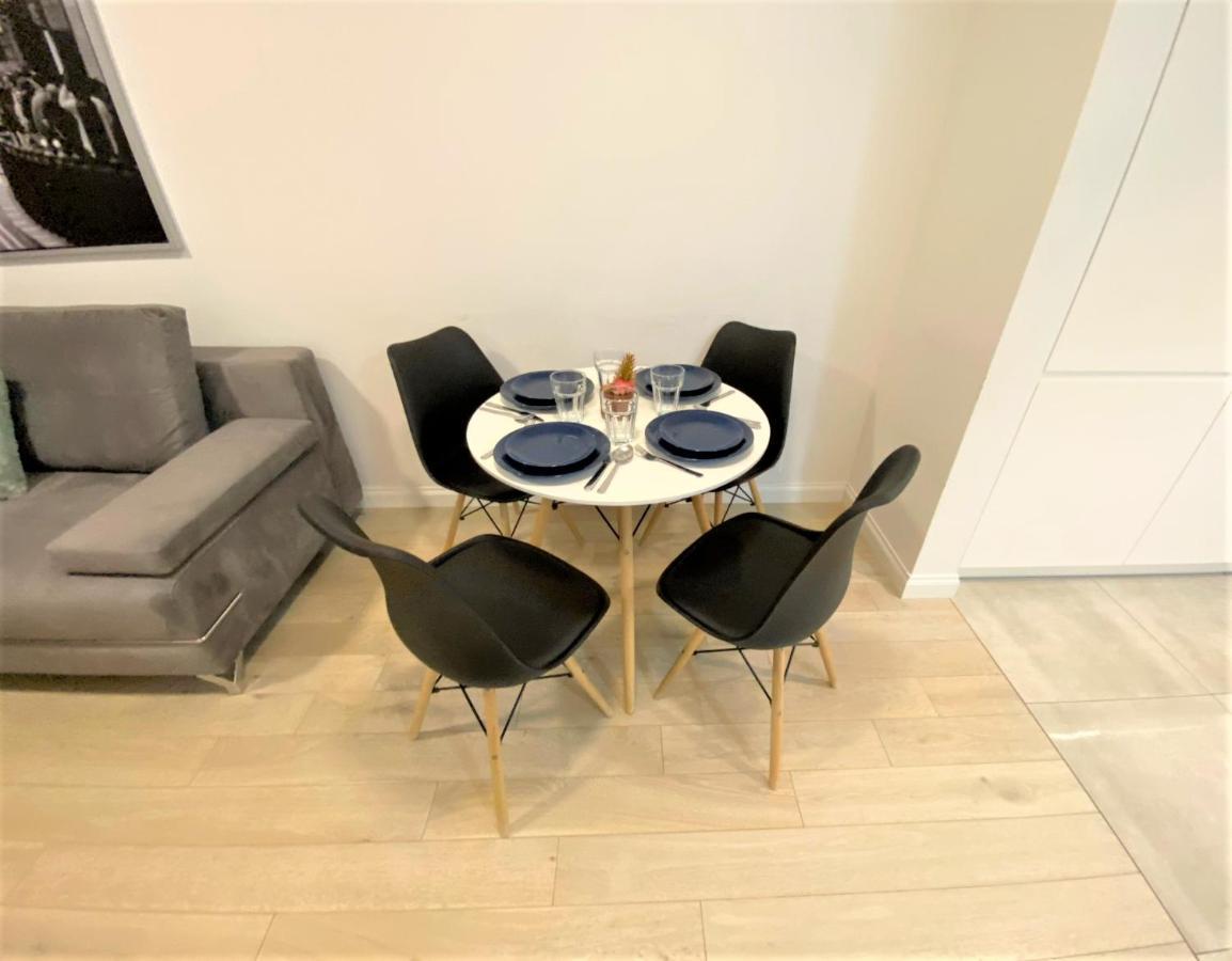 Exclusive 2Br! Apartment In Center +Netflix +Gym Varsó Kültér fotó