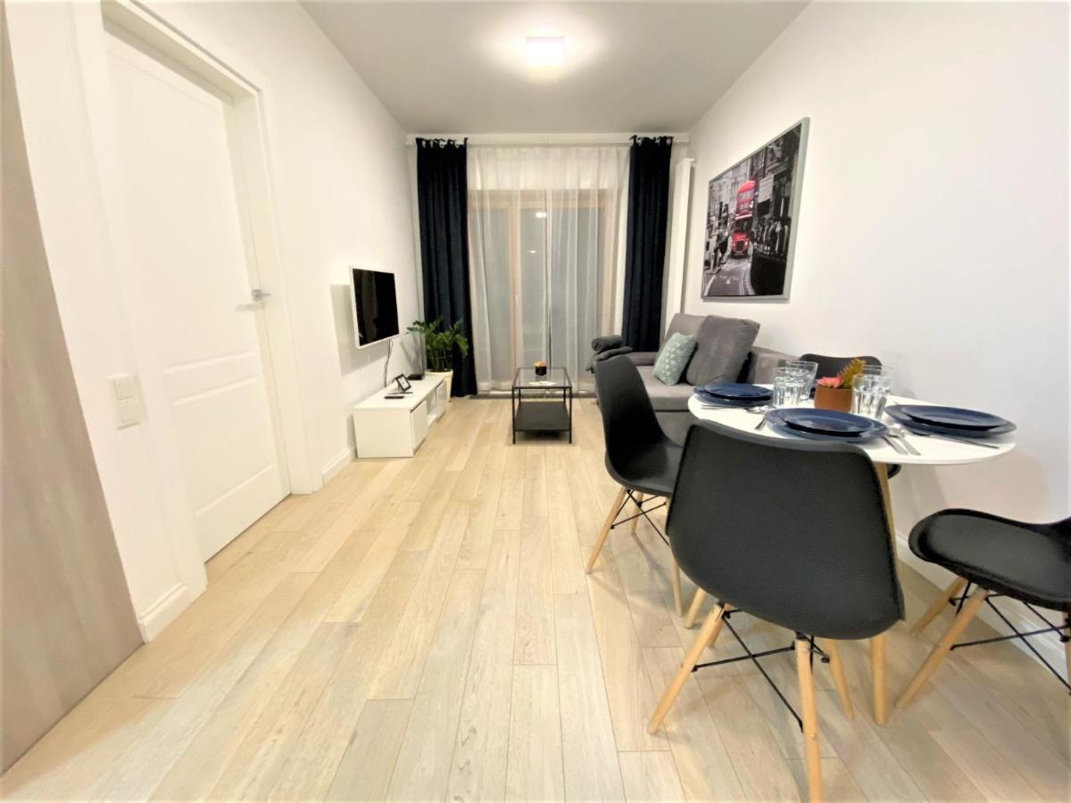 Exclusive 2Br! Apartment In Center +Netflix +Gym Varsó Kültér fotó