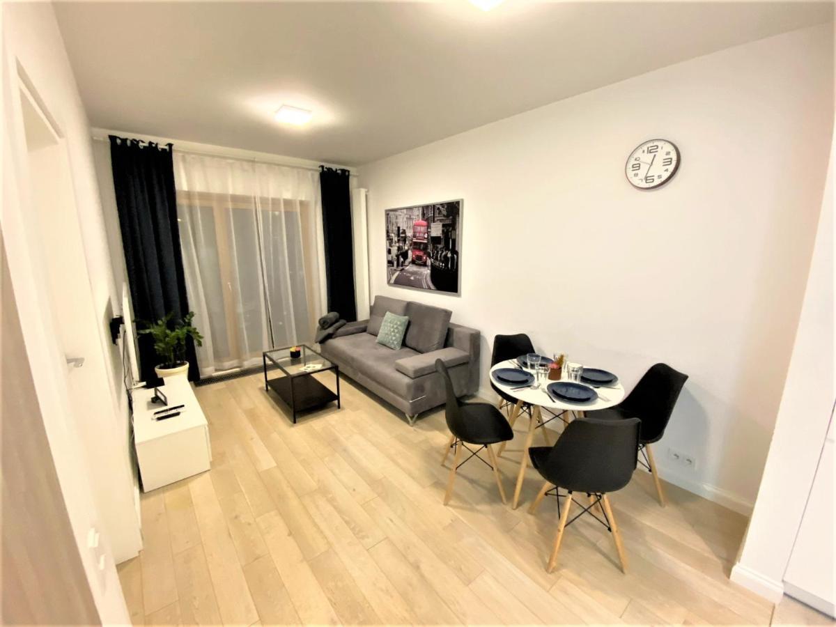 Exclusive 2Br! Apartment In Center +Netflix +Gym Varsó Kültér fotó