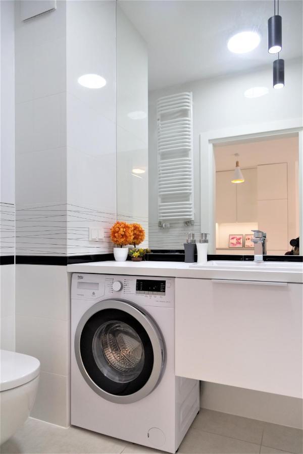 Exclusive 2Br! Apartment In Center +Netflix +Gym Varsó Kültér fotó